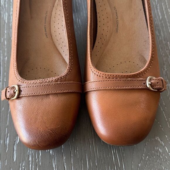 Clarks Marilyn Nora Tan Leather Block Heel Pumps Block Heel Classic Size 9.5 EUC - Picture 11 of 12